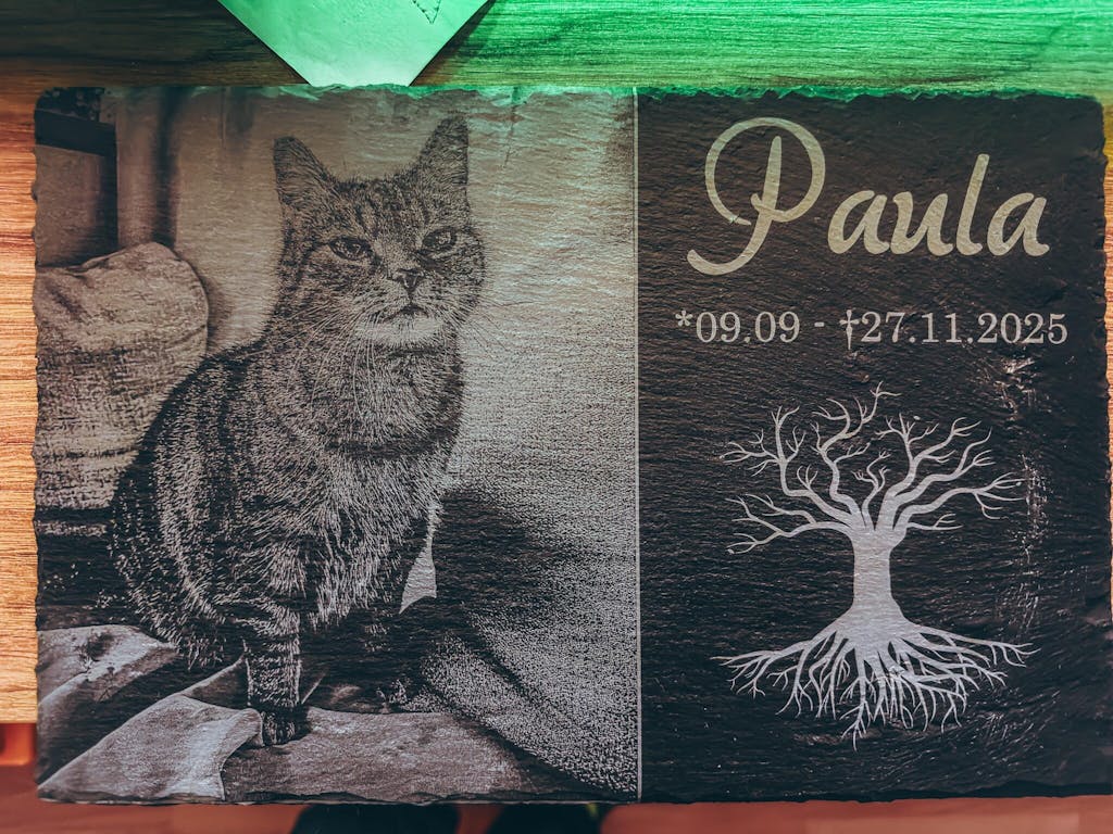 Personalisierte Schiefer Gedenktafel für Menschen 30x20cm - Foto Lasergravur