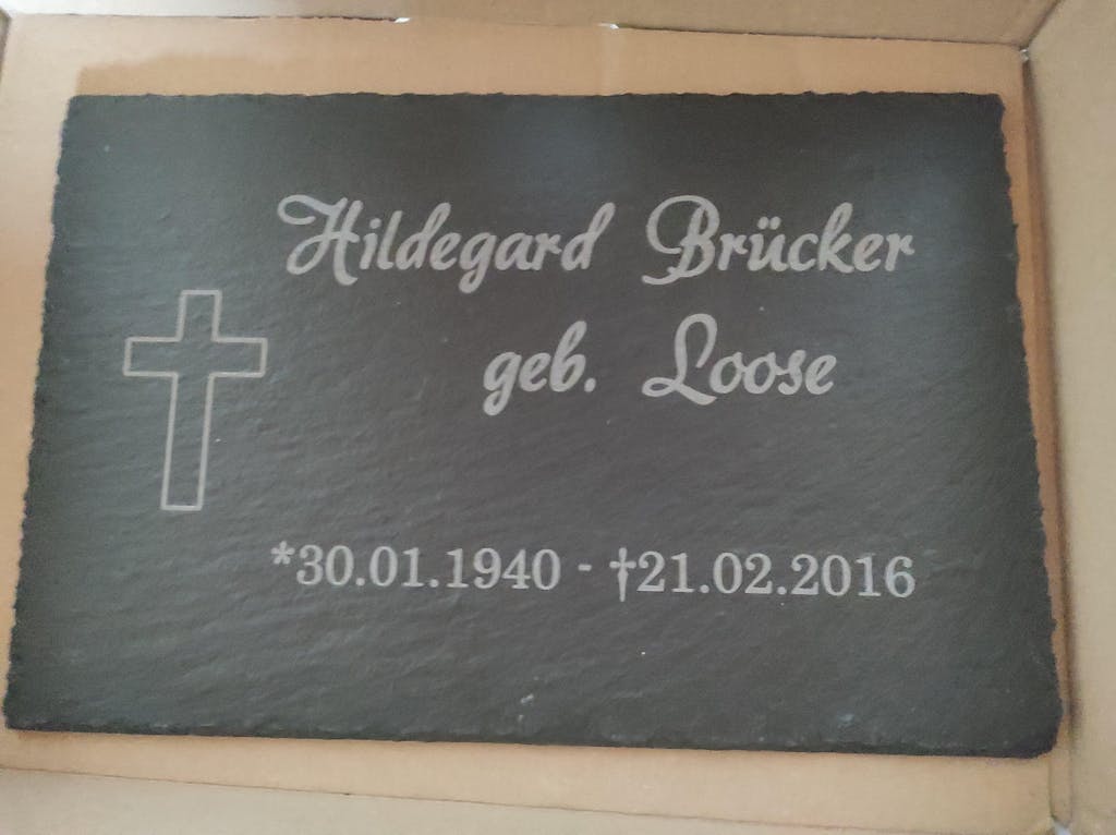 Personalisierte Schiefer Gedenktafel für Menschen 30x20cm - Text Lasergravur