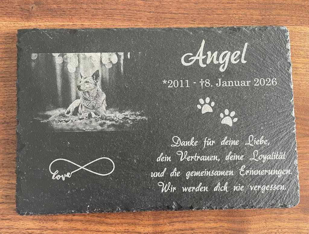 Personalisierter Schiefer Tiergrabstein 30x20cm - Foto Lasergravur