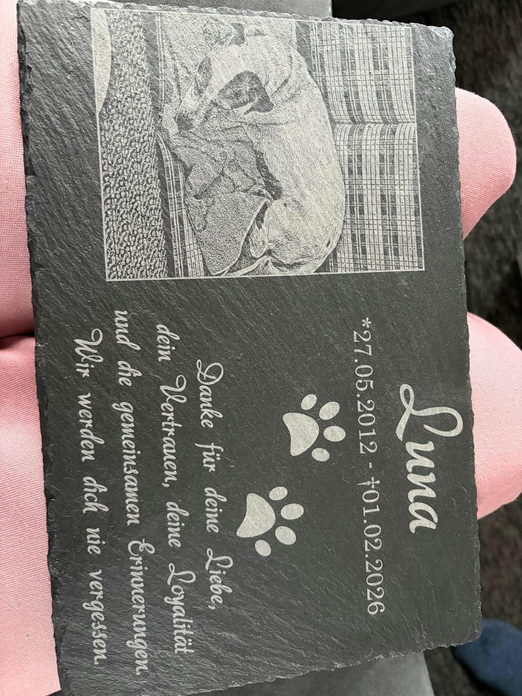 Personalisierter Schiefer Tiergrabstein 30x20cm - Foto Lasergravur