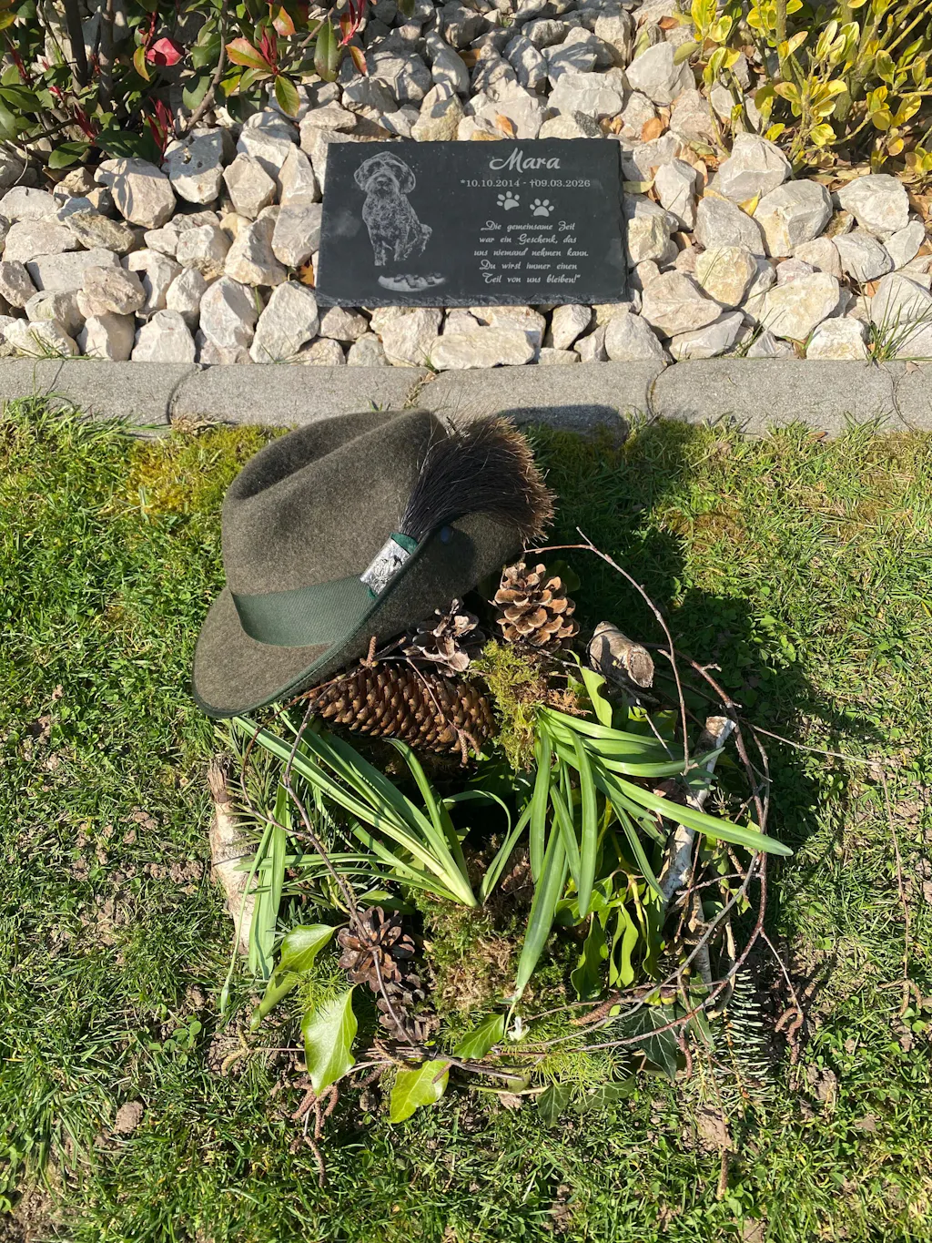 Personalisierter Schiefer Tiergrabstein 30x20cm - Foto Lasergravur