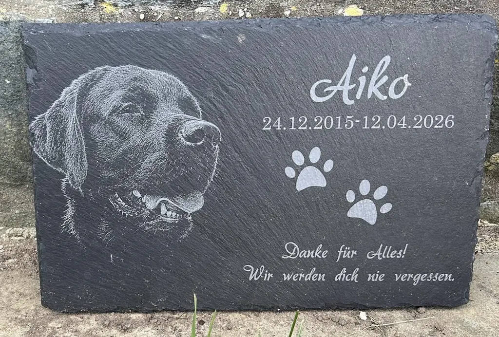 Personalisierter Schiefer Tiergrabstein 30x20cm - Foto Lasergravur