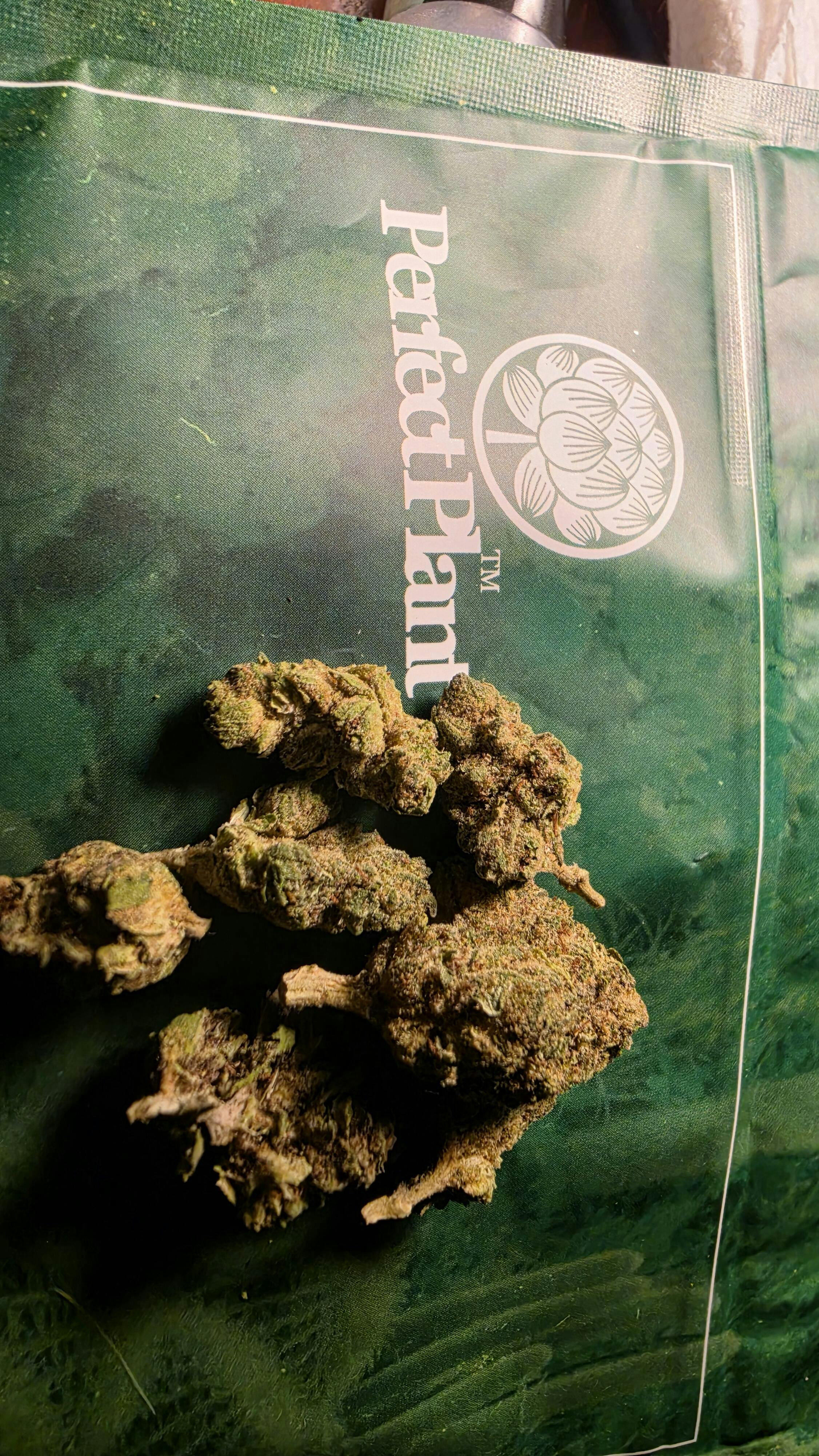 CRDB70%マウイワウイ Buy Maui Wowie THCa Flower Online by Perfect Plant – Perfect Plant