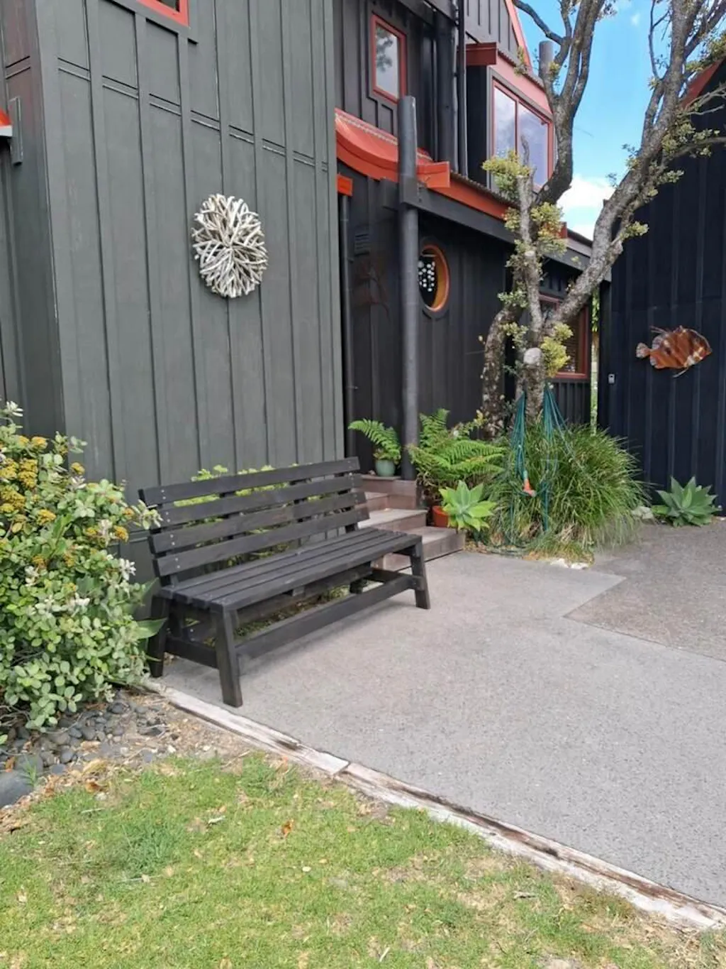 Garden Bench | Modern