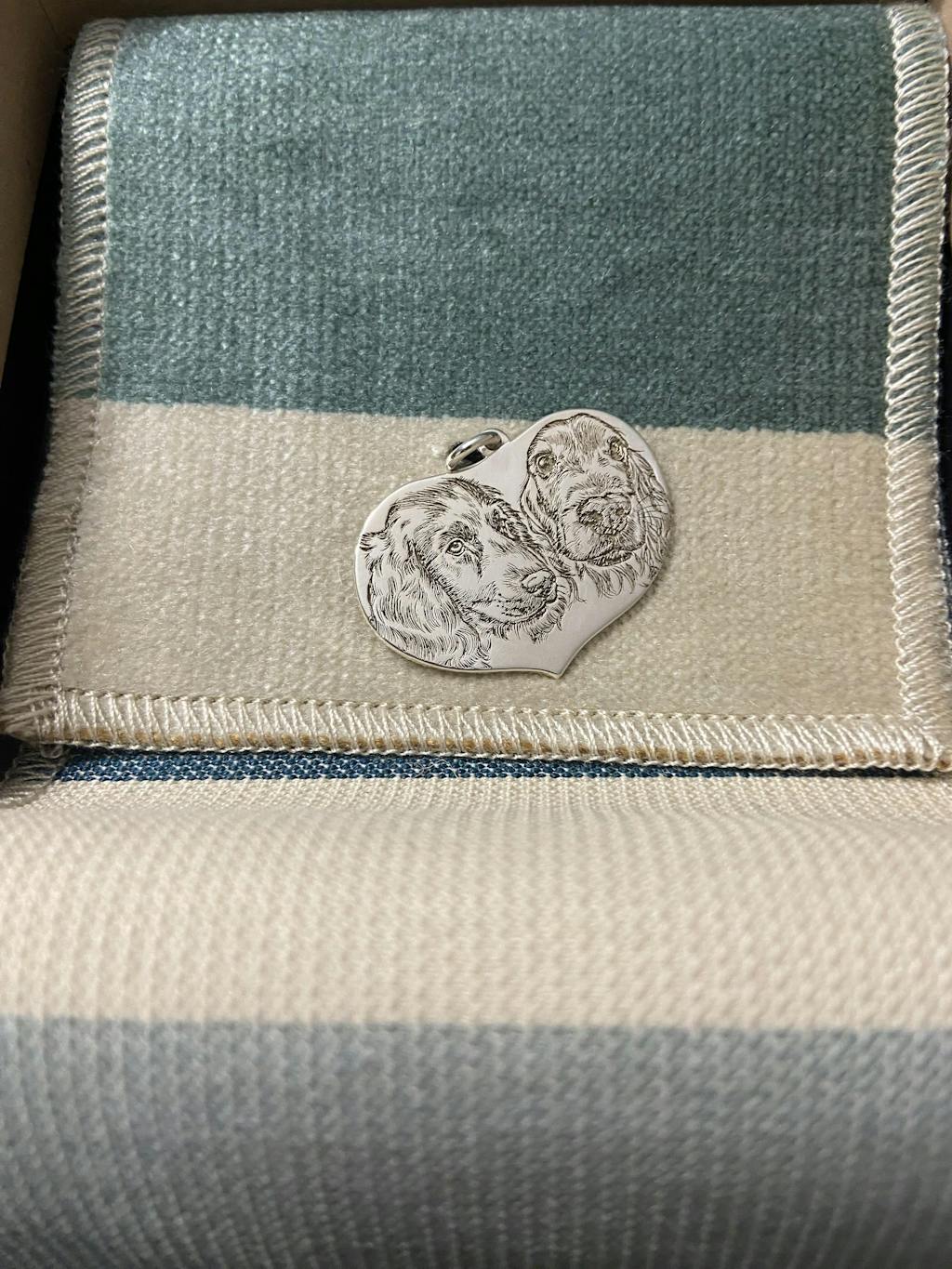 Ciondolo due ritratti - cuore asimmetrico