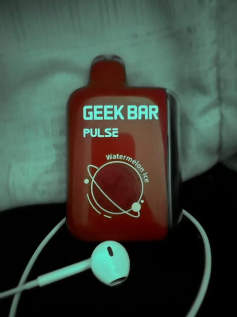 Geek Bar Pulse (𝘙𝘦𝘴𝘵𝘰𝘤𝘬𝘦𝘥)🔥