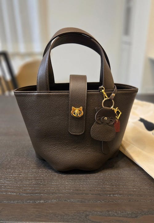 【1/30(金)〜2/14(土) 期間限定バレンタインSET 】バケットバッグ  PAW (パウ)   キュイール・マッシュ / チョコ　＋ ころにゃんチャーム ハート付き　SET