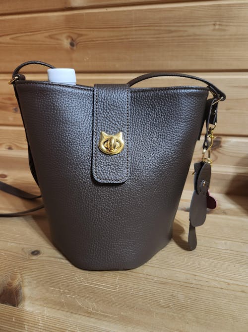 【1/30(金)〜2/14(土) 期間限定バレンタインSET 】ショルダーバッグ  PAW (パウ)   キュイール・マッシュ / チョコ　＋ ころにゃんチャーム ハート付き　SET