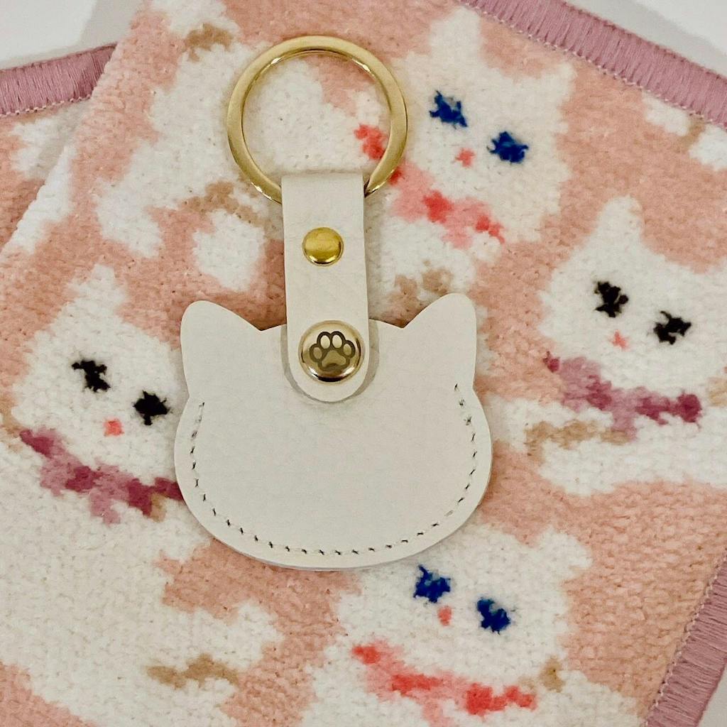 500円玉ホルニャー　キュイール・マッシュ  /  ホワイト