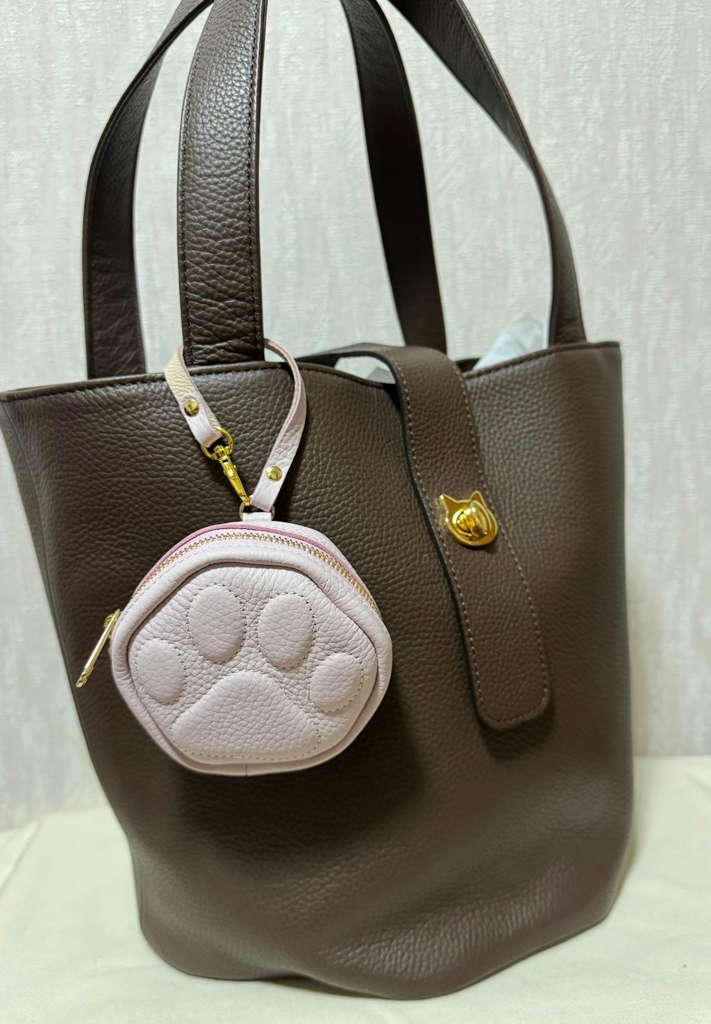 PAWチャームポーチ　キュイール　マッシュ  /  モーヴシルヴェスティン