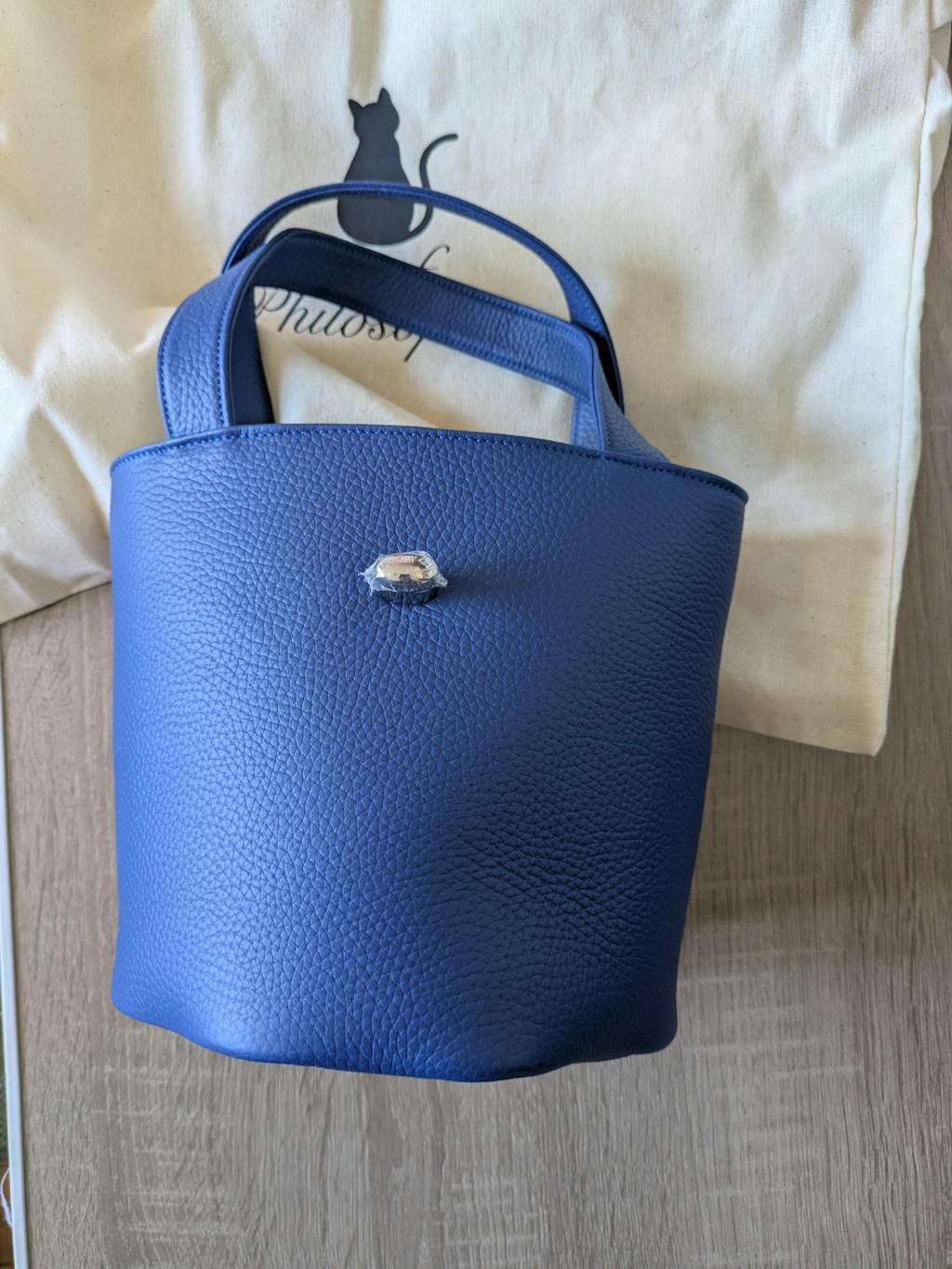 チェーンショルダー付きミニバッグ・PAW  (パウ)   キュイール・マッシュ  / ロイヤルブルー