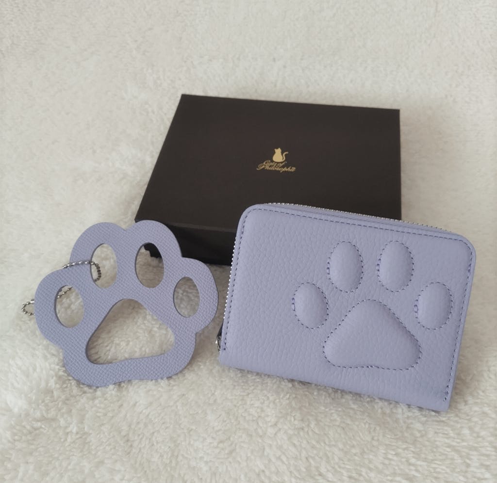 【3/20(金)20:00～ 数量限定】【さくらねこの日特別SET】PAWラウンドファスナーミドル財布    さくらねこチャームSET  /  ラベンダー