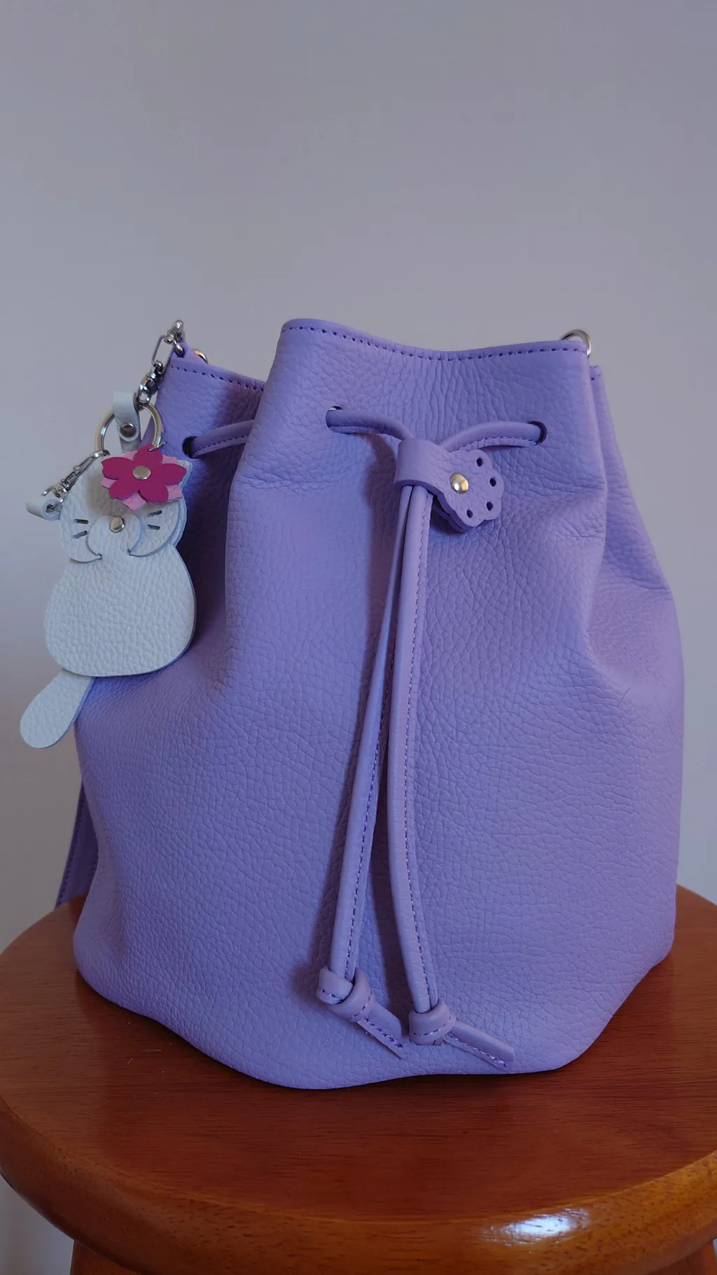 巾着ショルダーバッグ・PAW (パウ)  さくらねこチャームSET  /  ラベンダー