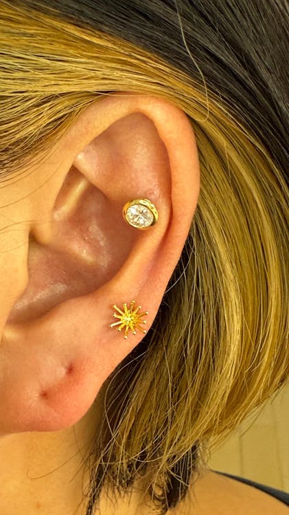 花火のボディピアス │K18yg ファイヤーワーク 軟骨ピアス – PICOLLET