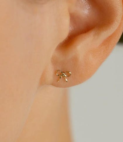 可愛いリボンの軟骨ピアス K10金イエローゴールド │ ヘリックス