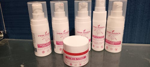 KIT Mini Size/Travel Size Skincare - Crema viso giorno, Crema viso notte, Tonico viso, Scrub viso, Gel Detergente Viso, Struccante Viso