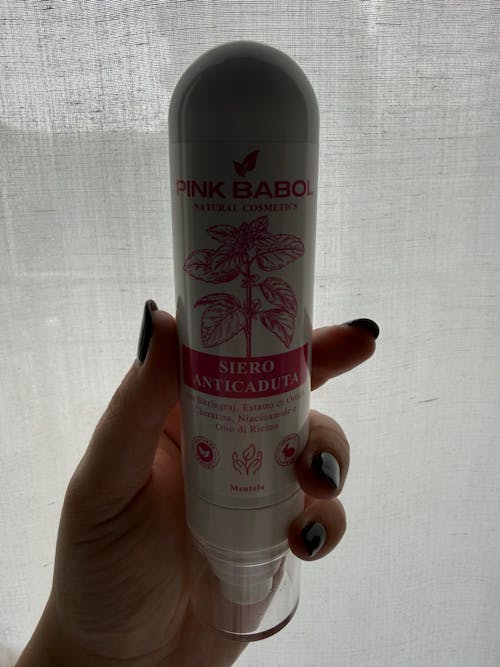 Siero Anticaduta con Bhringraj, Estatto di Ortica, Cheratina, Niacinamide, Arginina, Biotina e Olio di Ricino – Stimola la crescita, Rinforza il bulbo, Capelli più forti e vitali