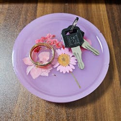 Circular Jewelry Tray with Flowers in Pastel Colors