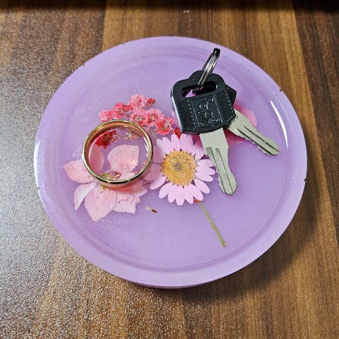 Circular Jewelry Tray with Flowers in Pastel Colors