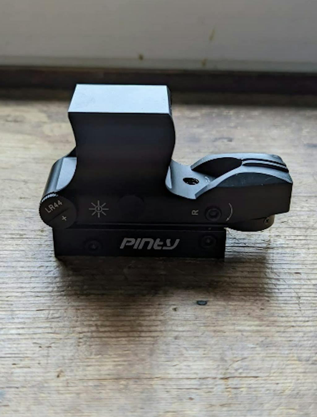 PINTY Red Dot Sight, 1x40 Reflex Sight with 2MOA Red Dot 8 Brightness