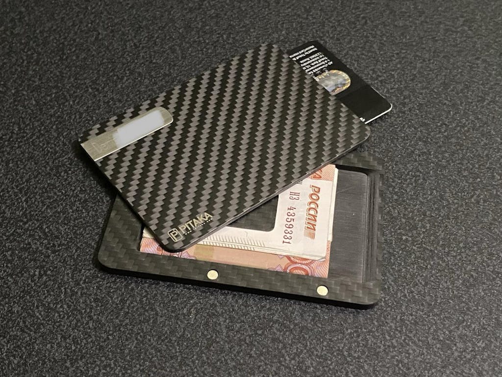 Carbon Fiber Wallet PITAKA MagEZ Wallet UE PITAKA