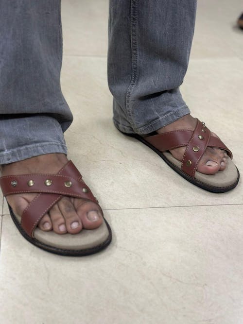 Cael Brown Slides Men