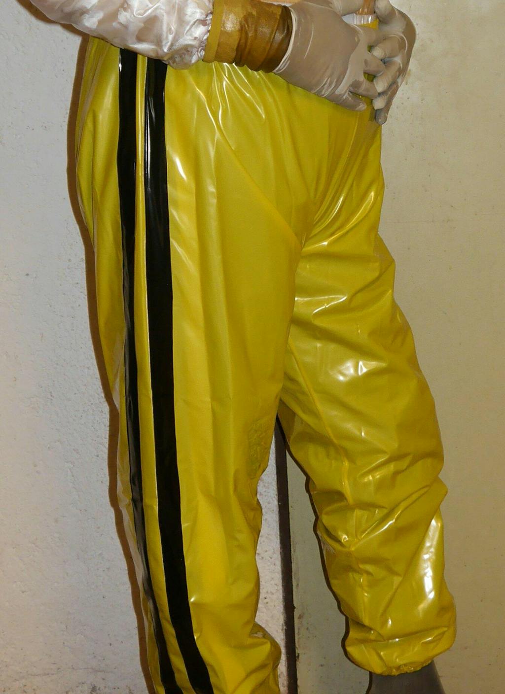 PVC Jogginghose Regenhose gelb mit Streifen - auf Lager – Plastikwäsche
