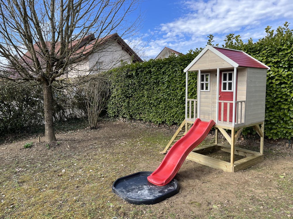 M8R Nordic Adventure House with Platform and Slide