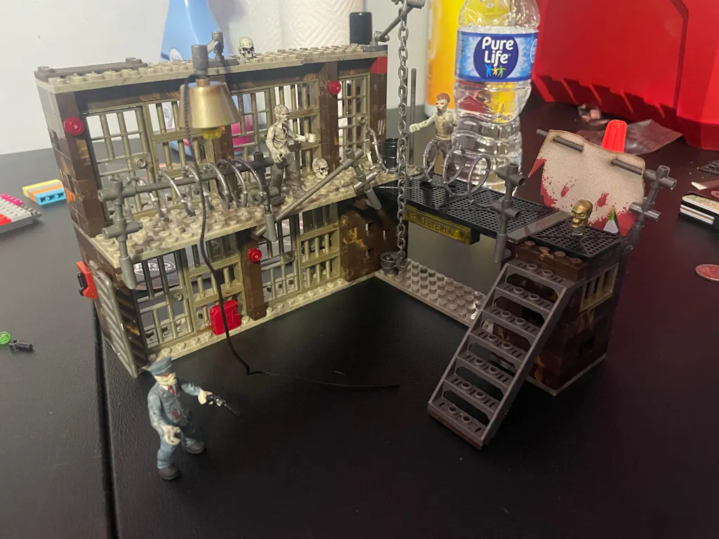 Mega Bloks [Call of Duty] - Mob of the Dead Building Set - Mega Bloks Collector Series (06857)