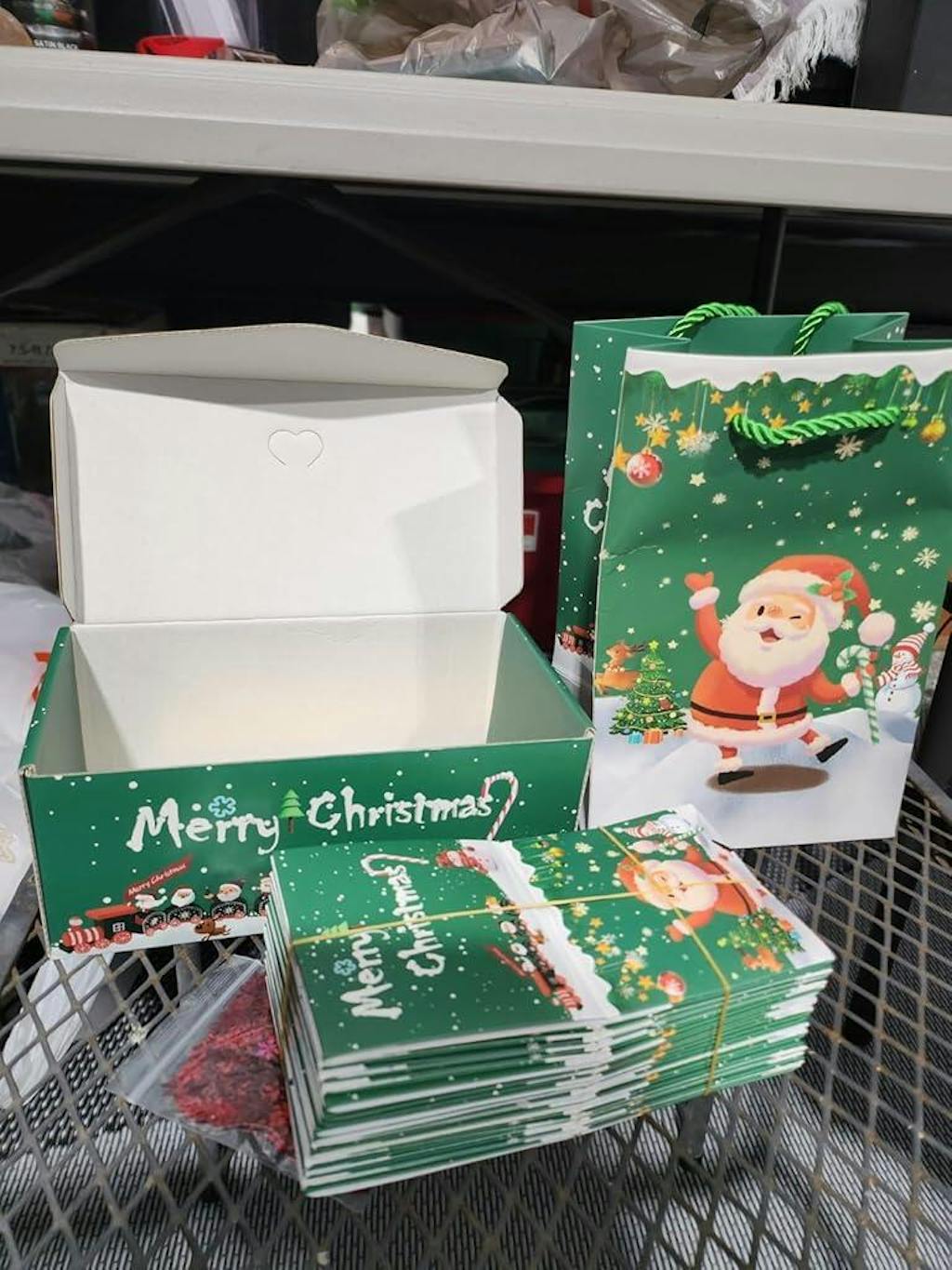 PopLove™ Surprise Gift Box