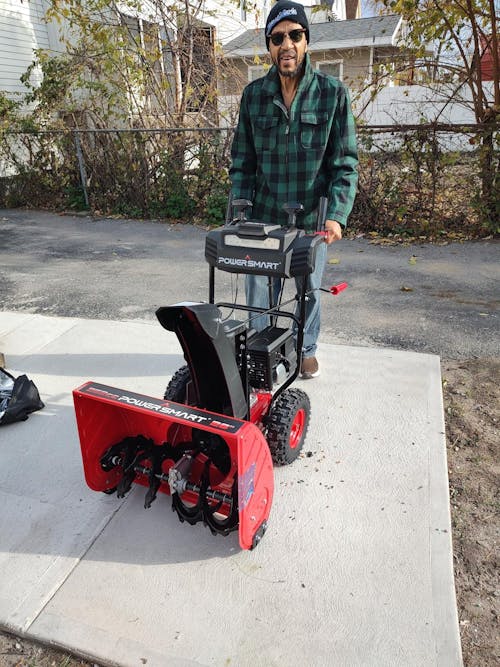 26'' 252cc Two Stage Self-Propelled Gas Snow Blower w/ Electric Start MB7109B