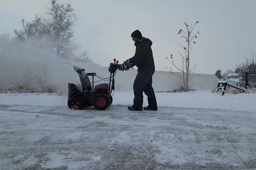 80V 24'' Two Stage Self-propelled Cordless Snow Blower HB2805