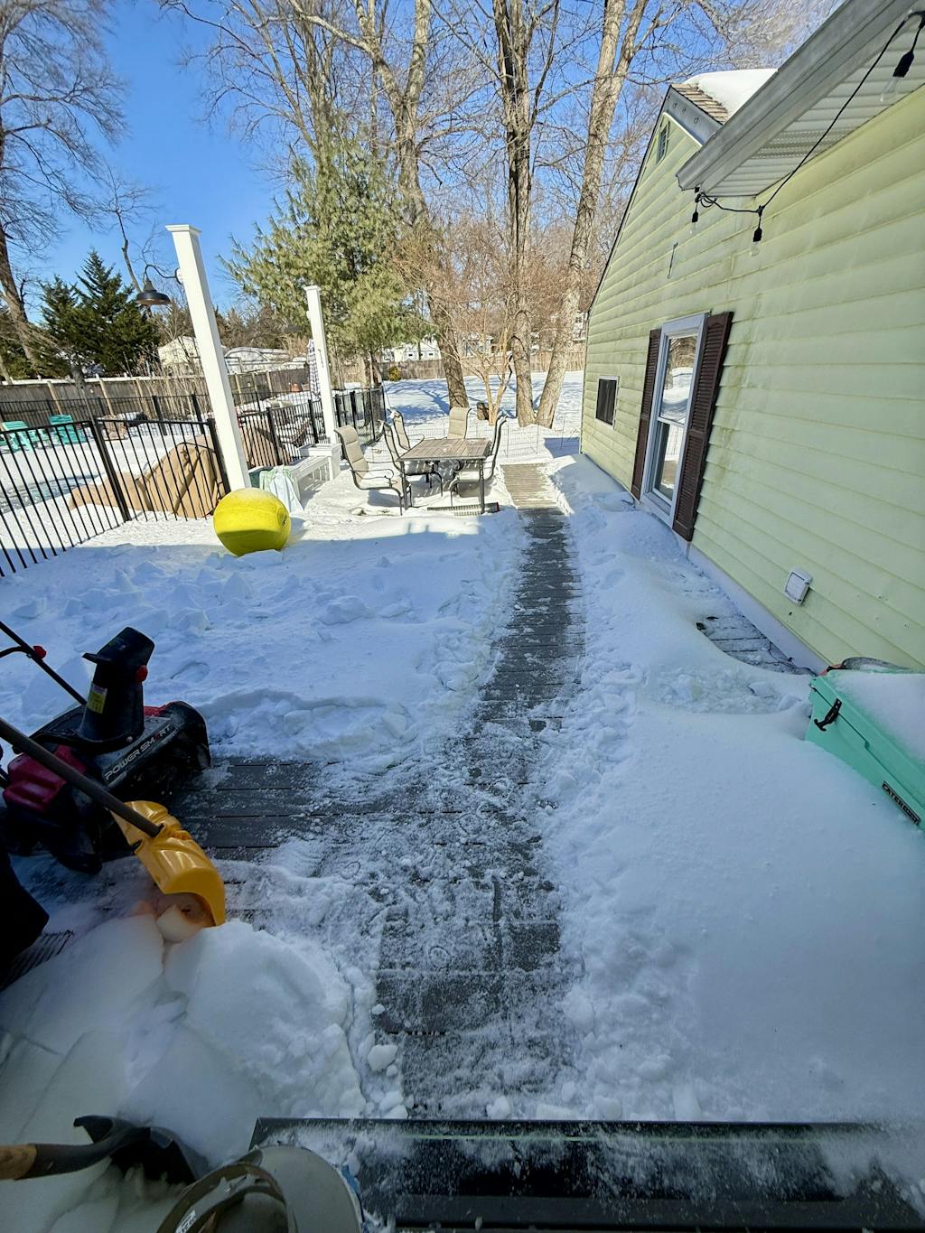 21'' 15A Single Stage Electric Snow Blower w/ LED Light DB7521