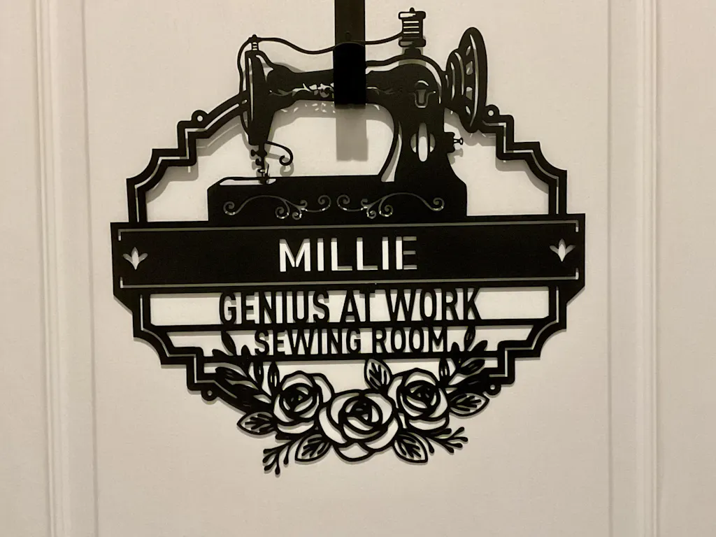 Cartello In Metallo Divertente 20x30 Cm – Welcome To My Woman Cave Also Known As The Sewing Room – Decorazione Da Parete Retrò Per Casa, Cucito, Hobby