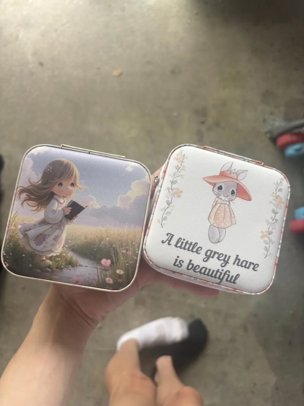 A Little Grey Hare Is Beautiful Travel Jewelry Box