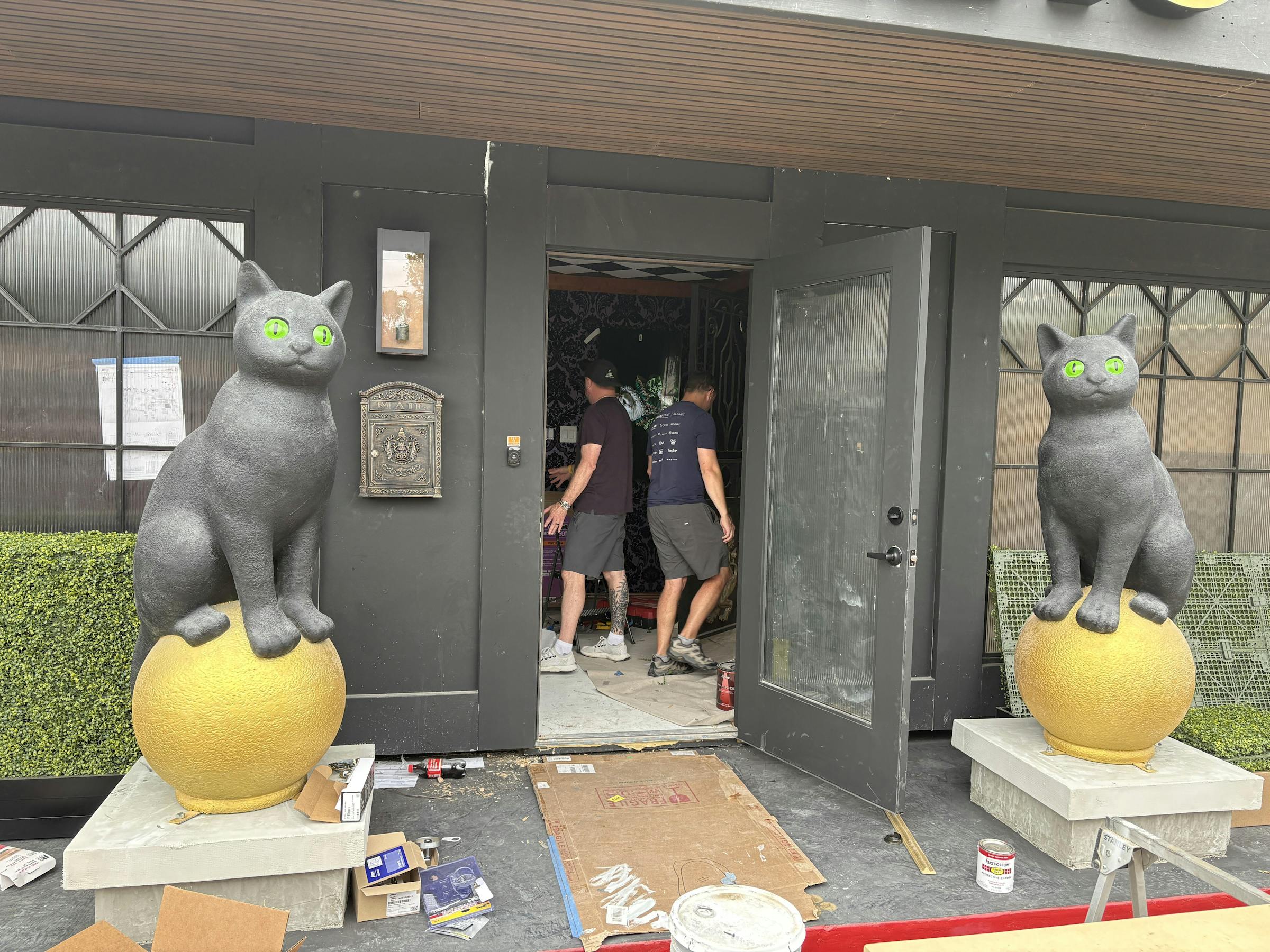 PREMIER Custom Cat Fiberglass Sculpture-Custom Link for Quin Whiddon