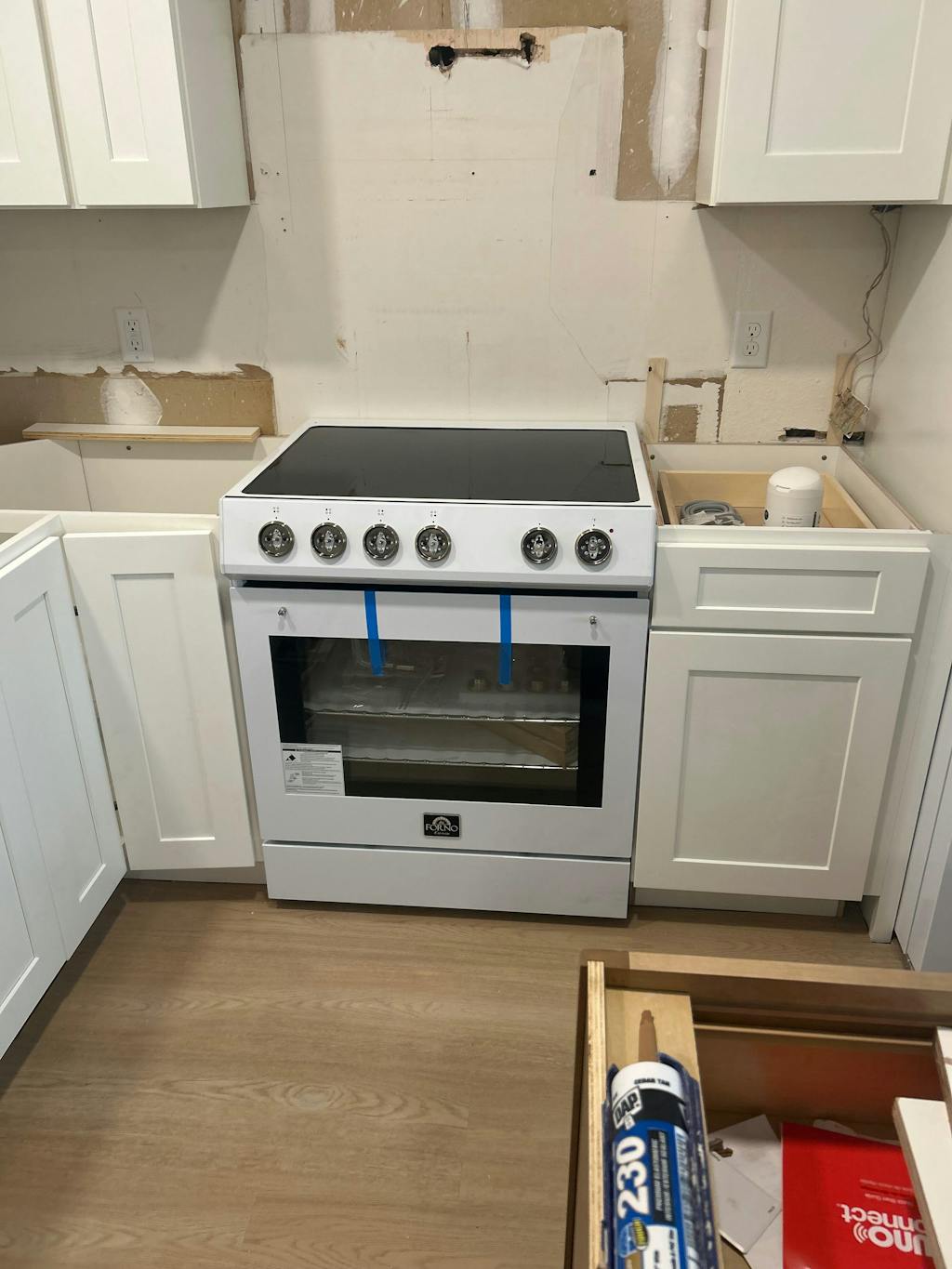 FORNO Espresso Leonardo 30" 5 cu. ft. Electric Range in White with Antique Brass Handles, FFSEL6012-30WHT