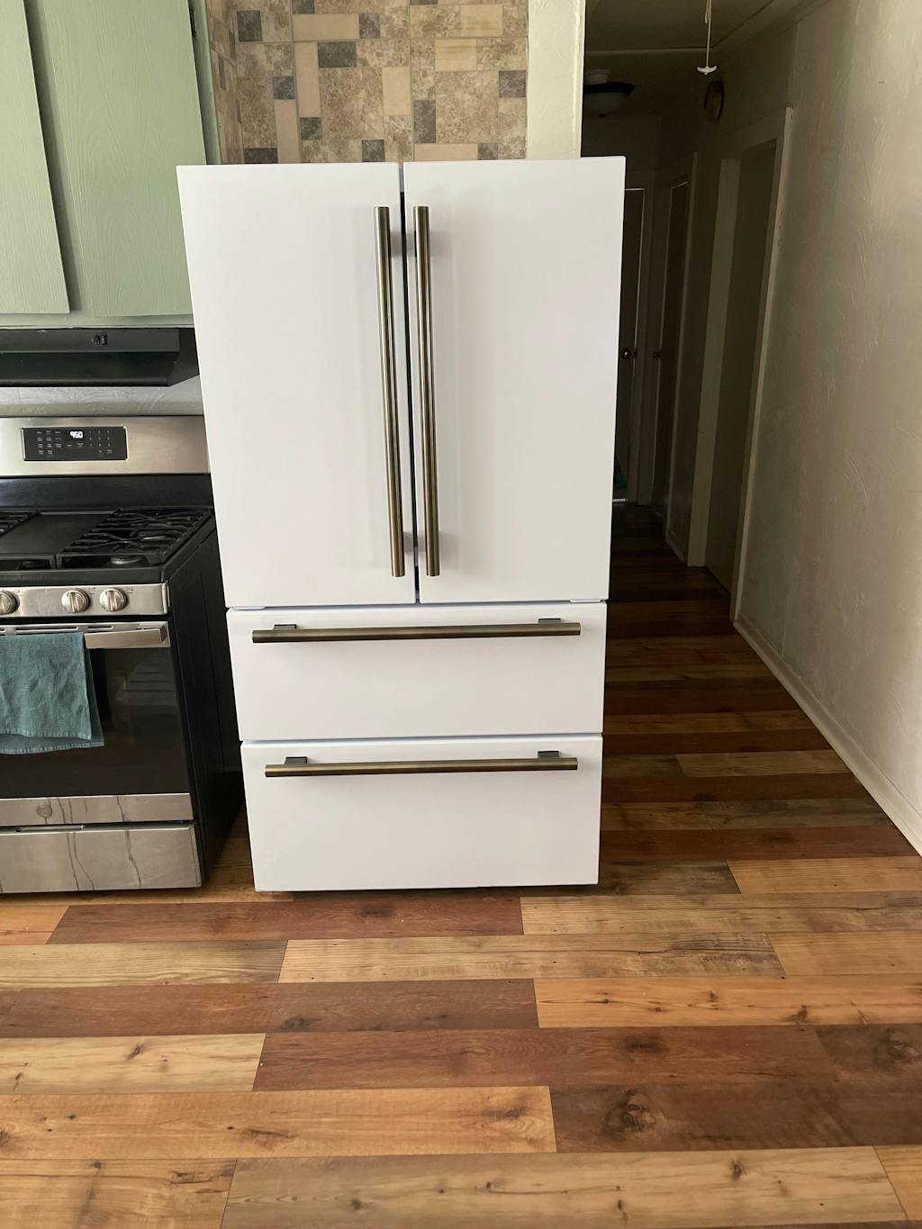 FORNO Espresso Moena 36" 19.2 cu. ft. Counter Depth Refrigerator with Ice Maker in White with Antique Brass Handles, FFRBI1820-36WHT