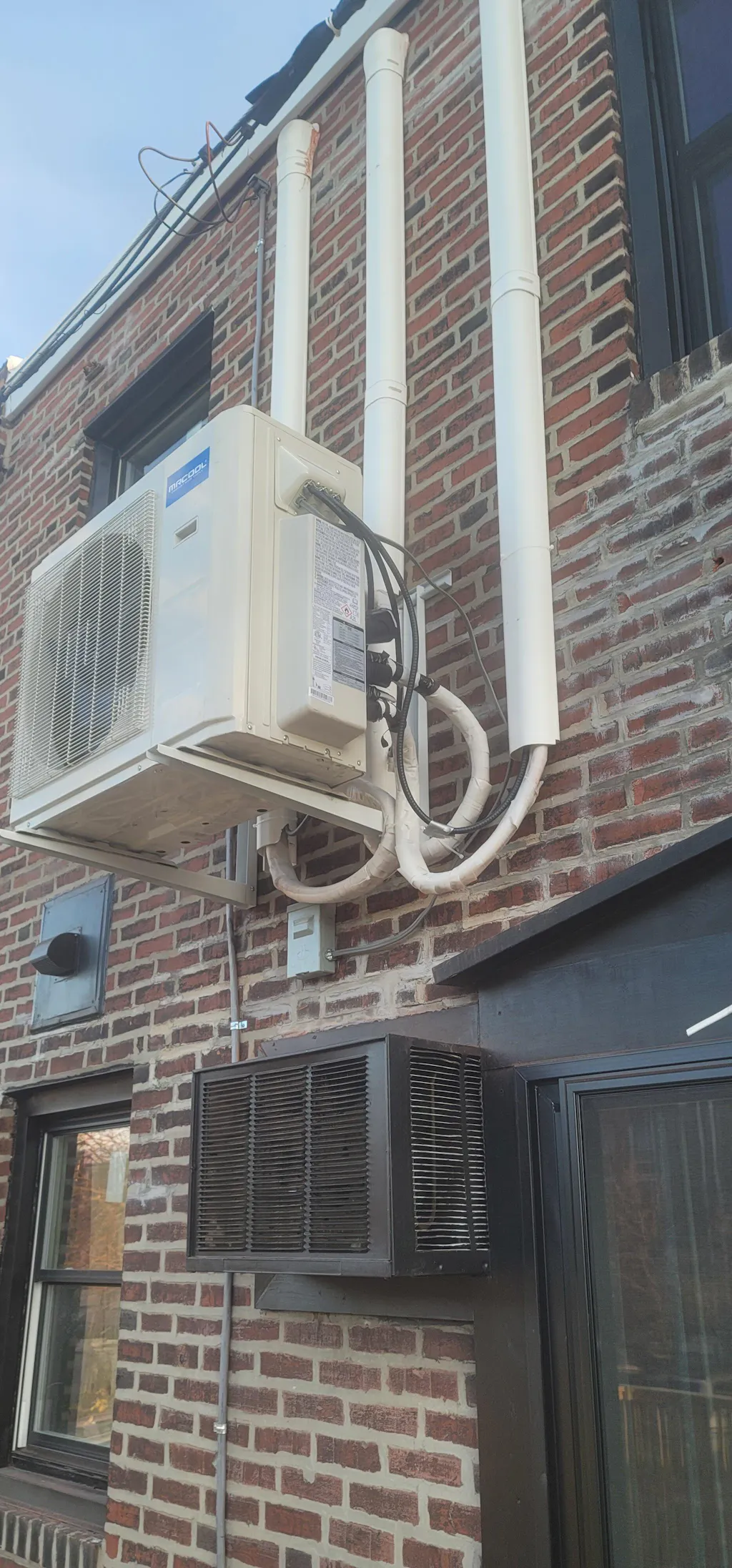 MRCOOL DIY® 5th Gen 27,000 BTU Multi-Zone Mini Split Condenser 230V, DIY-MULTI4-27HP230D-O