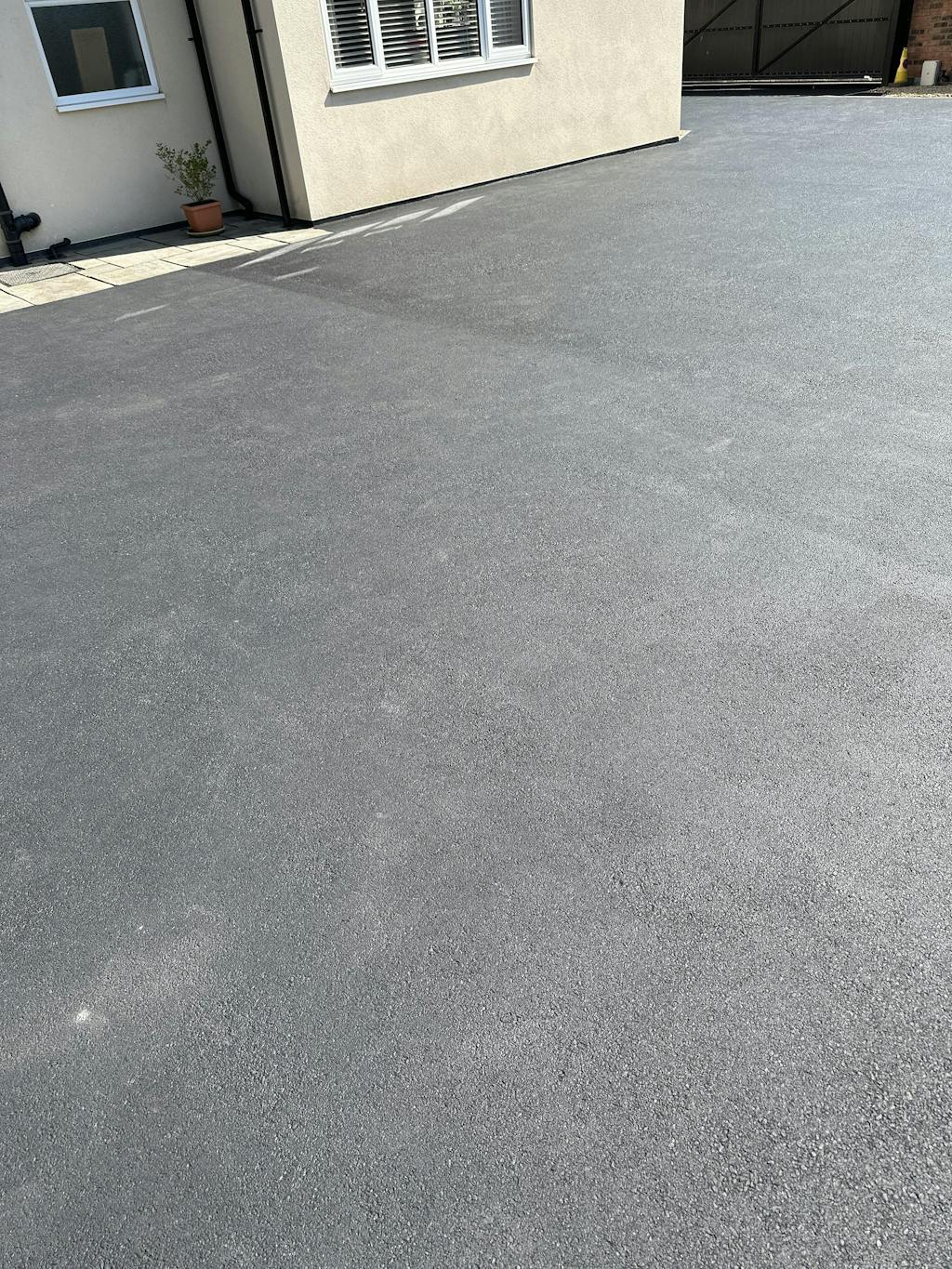 Ultimate Tarmac Paint and Sealer High Performance Everest Trade