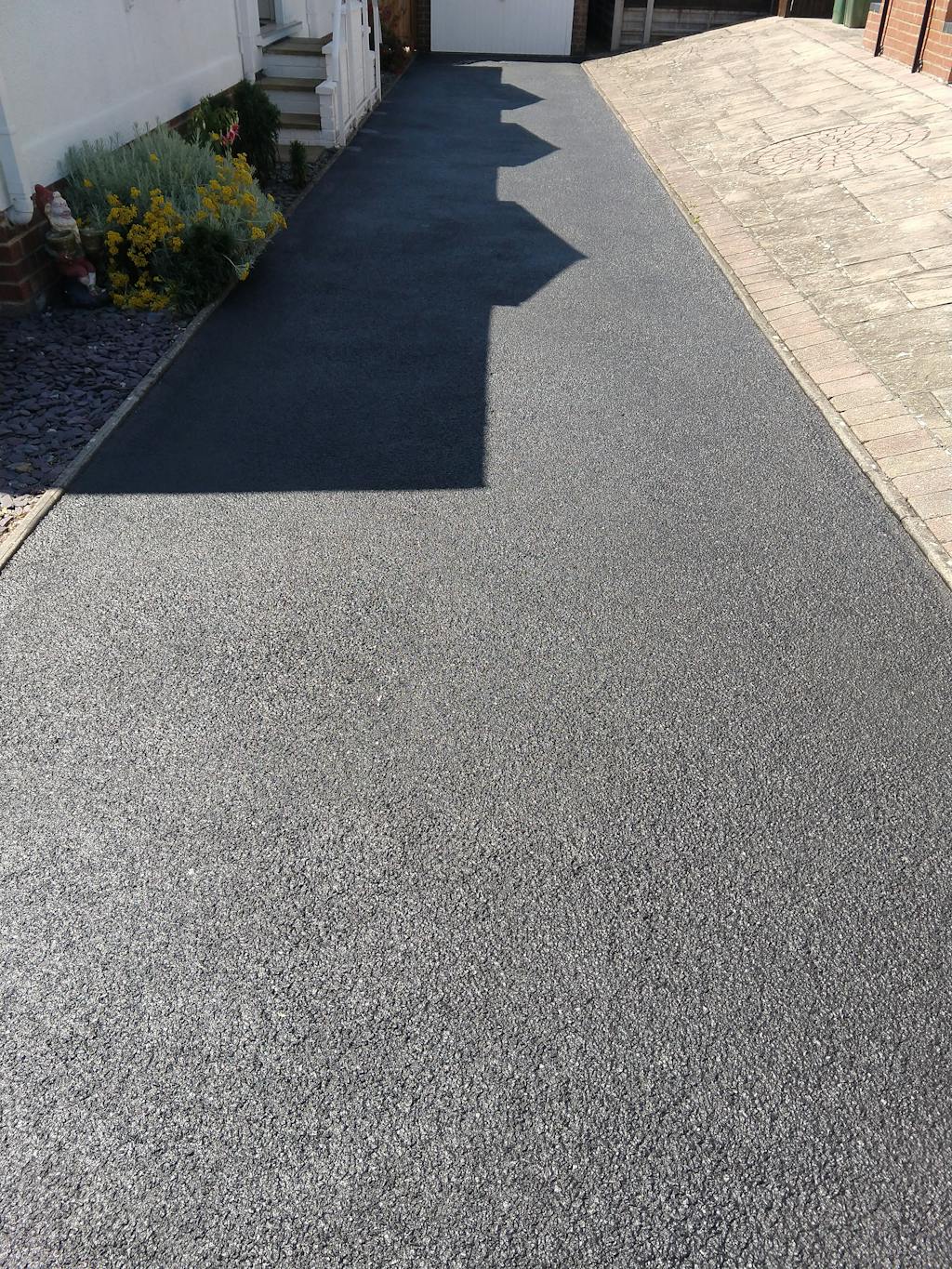 Paintmaster Tarmac Paint and Sealer Acrylic Based 20 Litre