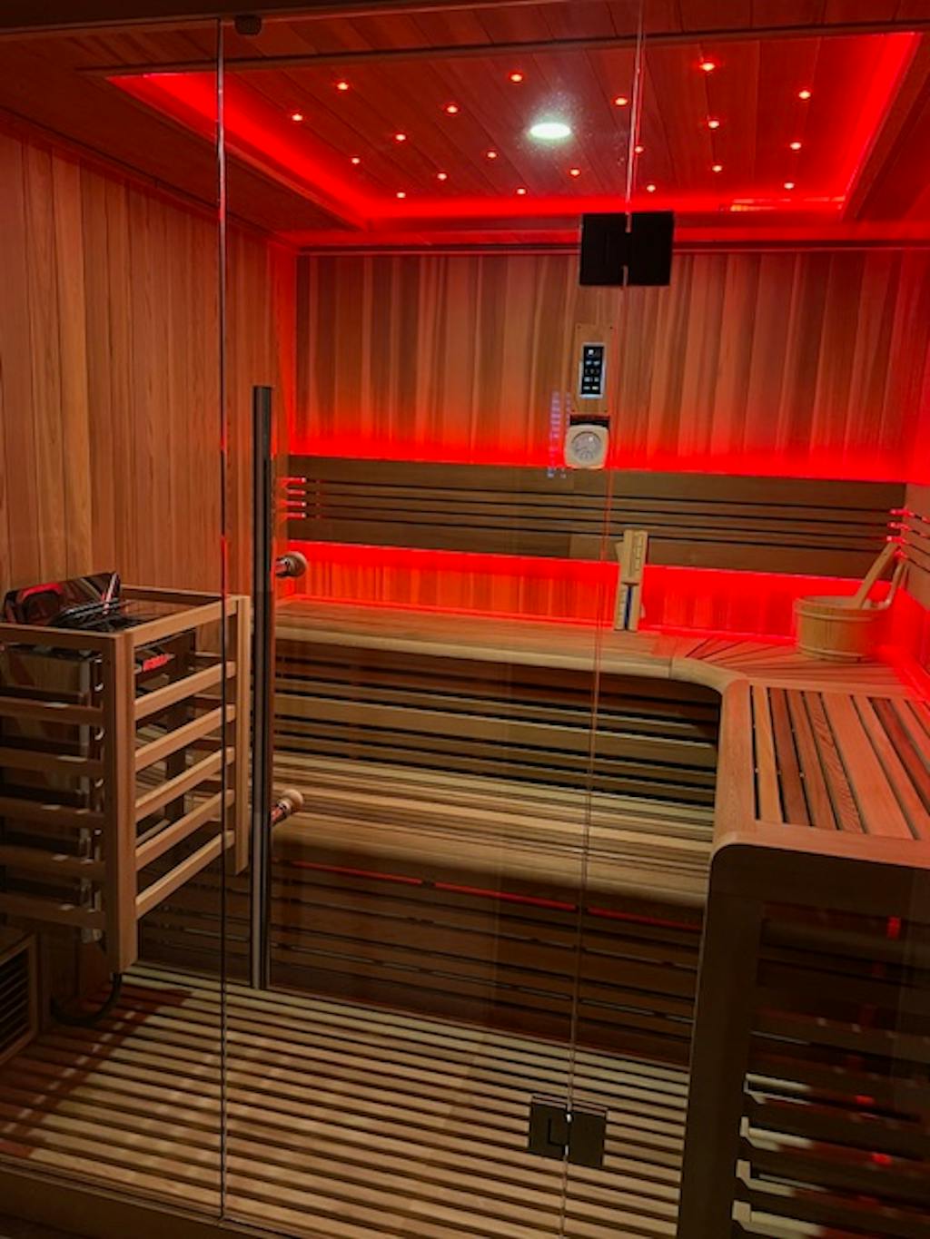 Golden Designs "Osla Edition" 6 Person Traditional Sauna - Canadian Red Cedar