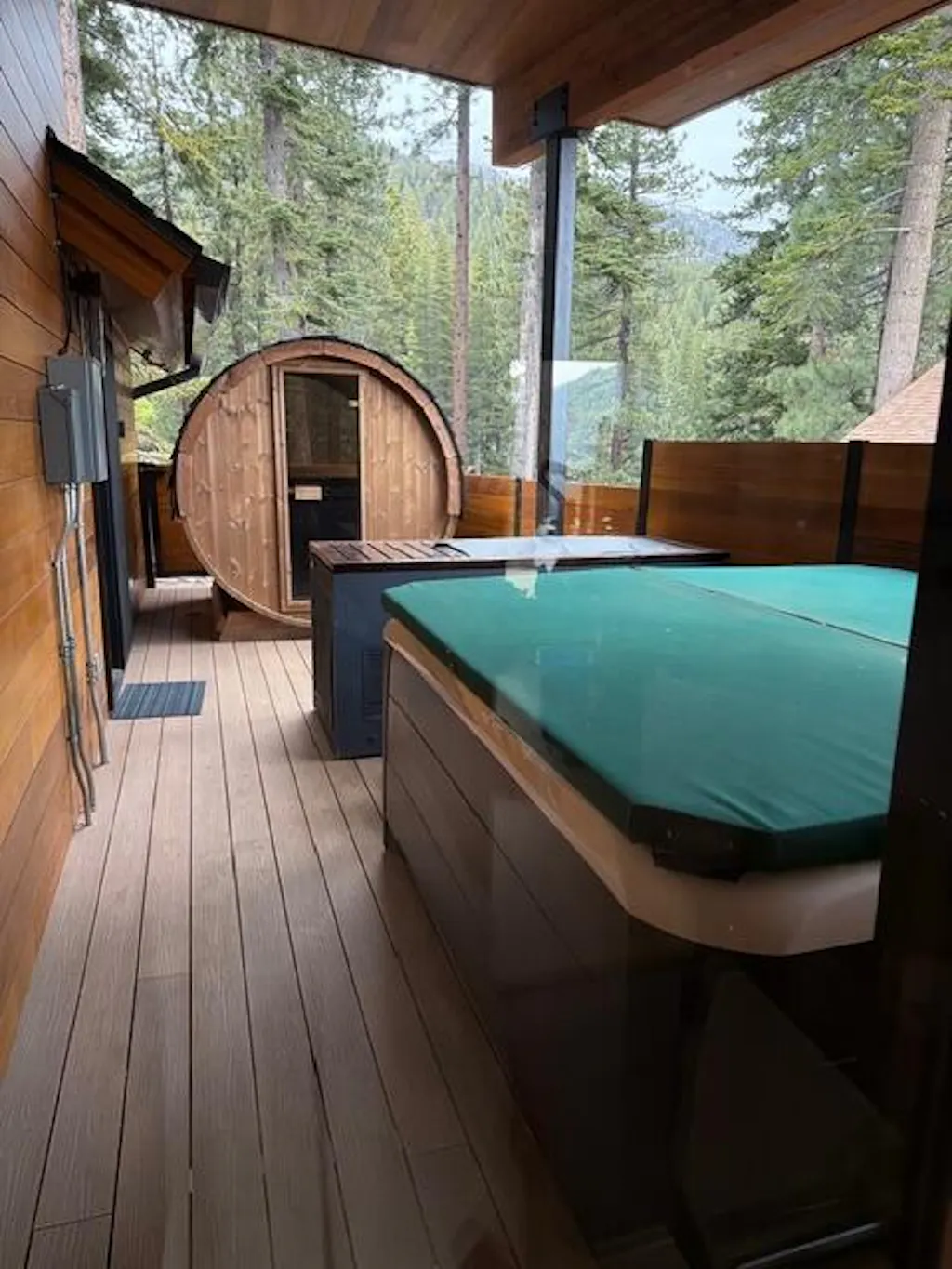 SaunaLife Model E8W 6 Person Sauna Barrel-Window