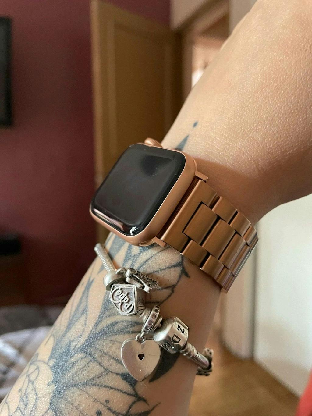 classic-apple-watch-strap-pretty-straps