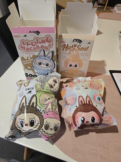 POP MART Labubu Exciting Macaron Vinyl Face – Confirmed Lychee Berry - Foto 4