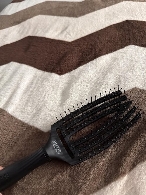 Olivia Garden Perie Profesională Fingerbrush Mediu Negru Cu Peri Dubli