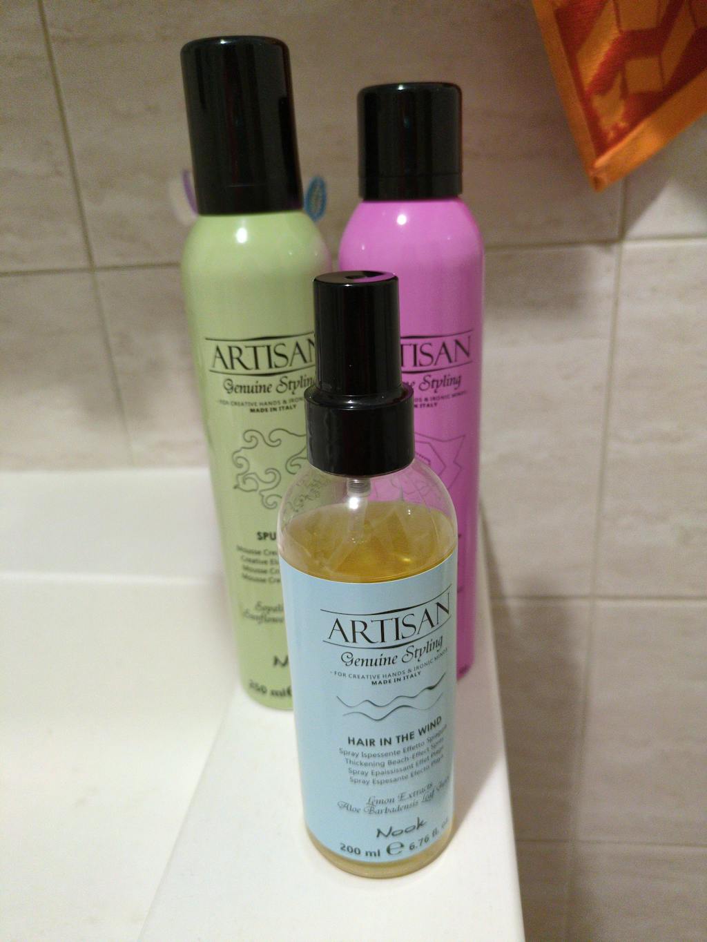 Spumă pentru Fixare Foarte Puternică, cu Protecție Împotriva Umidității și Efect Strălucitor, Nook Artisan Spumiglia 250ml