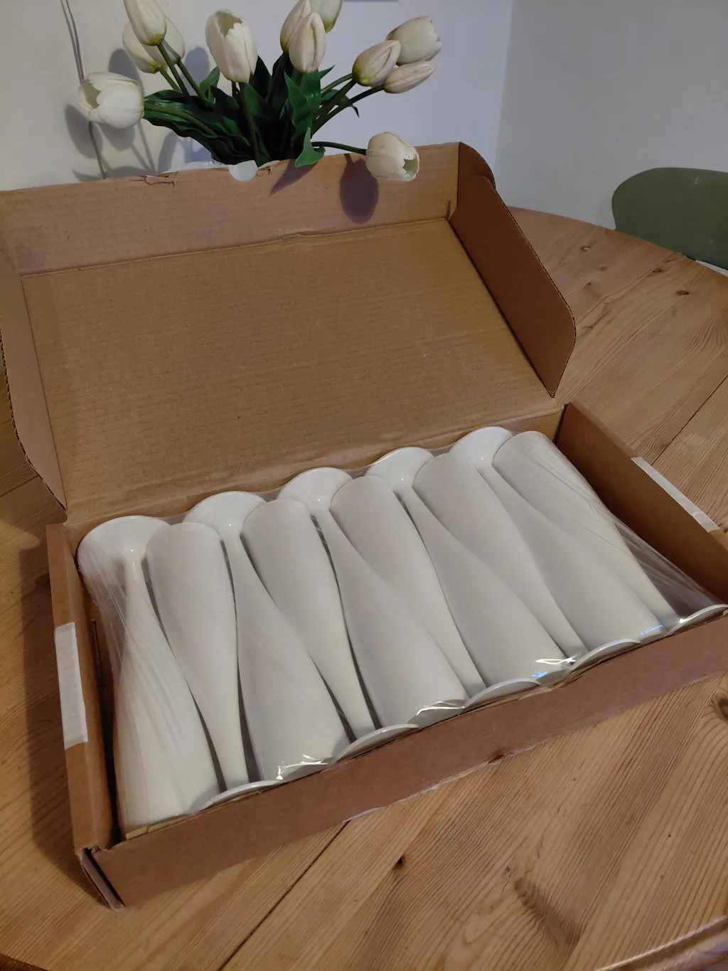 10 x White Disposable Plastic Prosecco Champagne Flutes 175ml 6oz