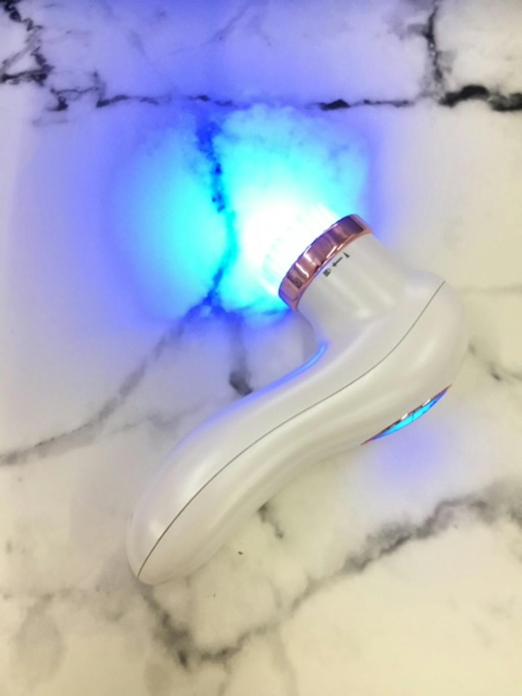 Lumablue Led Light Therapy Cleansing Brush 0797