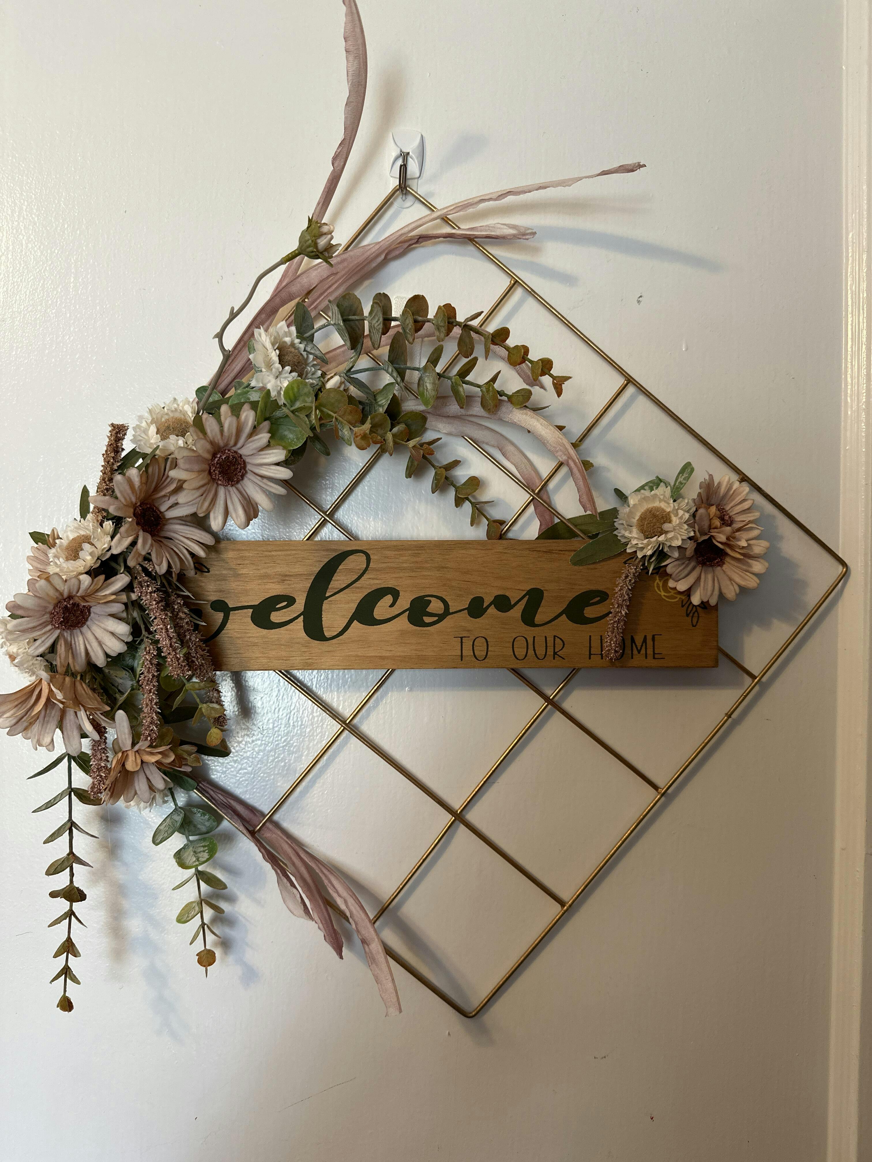 Wreath square wire hanger good handmade welcome sign